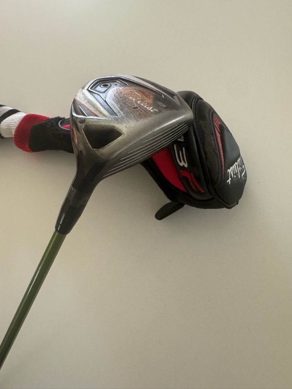 Titleist 913 Men's 3-Wood stiff flex with Black and Red Headcover